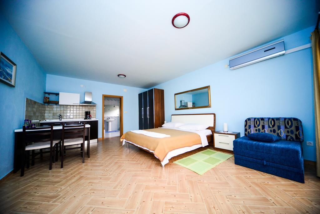 Apartments Dalmacija Starigrad Paklenica Room photo