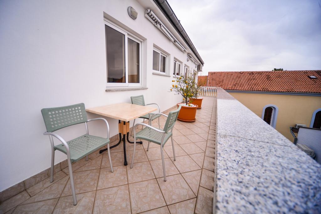 Apartments Dalmacija Starigrad Paklenica Room photo