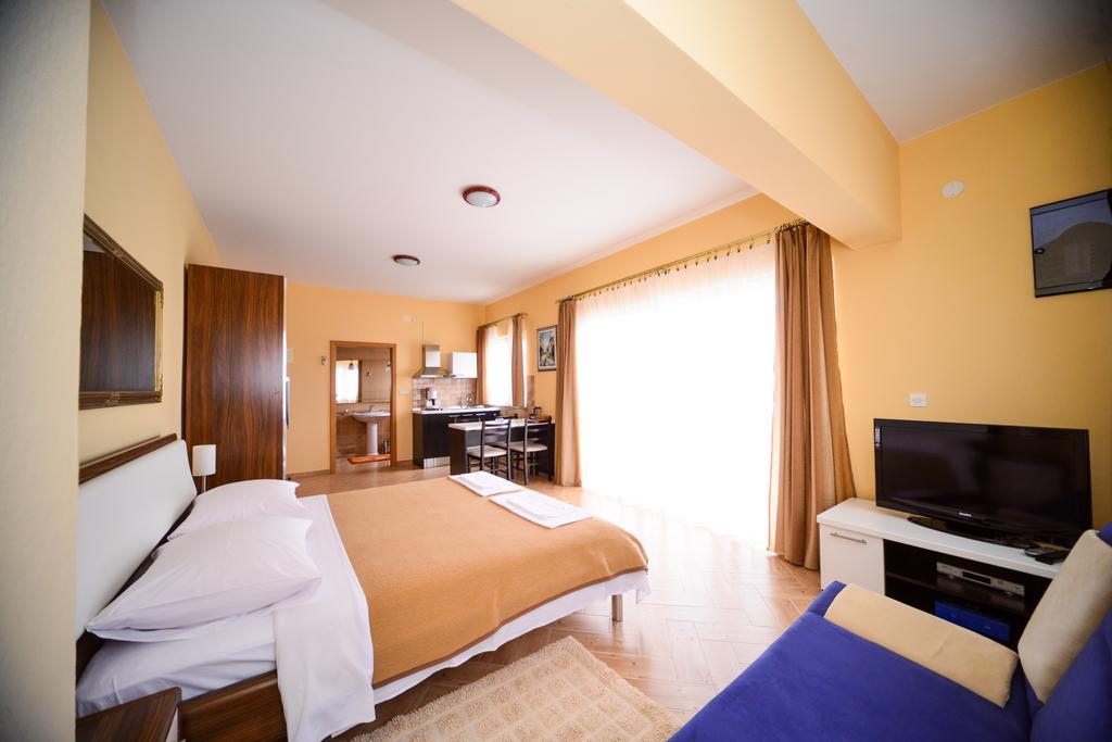 Apartments Dalmacija Starigrad Paklenica Room photo
